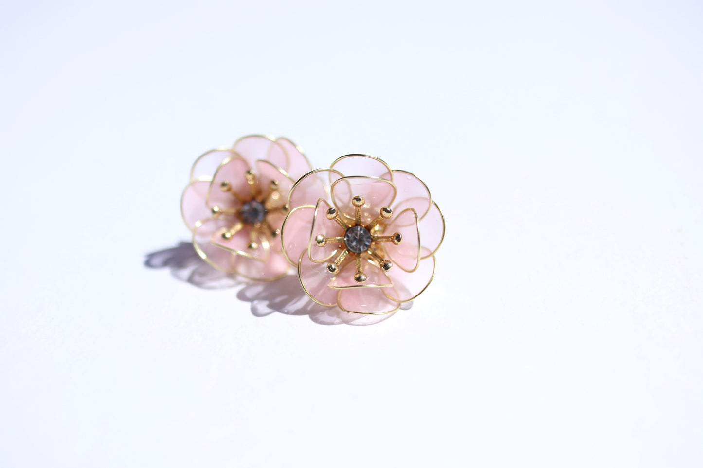 Ephemeral flower earrings pink