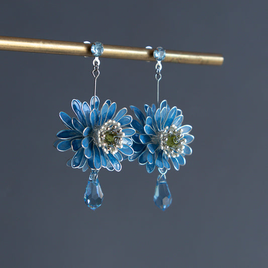 菊重ね耳飾り　Blue